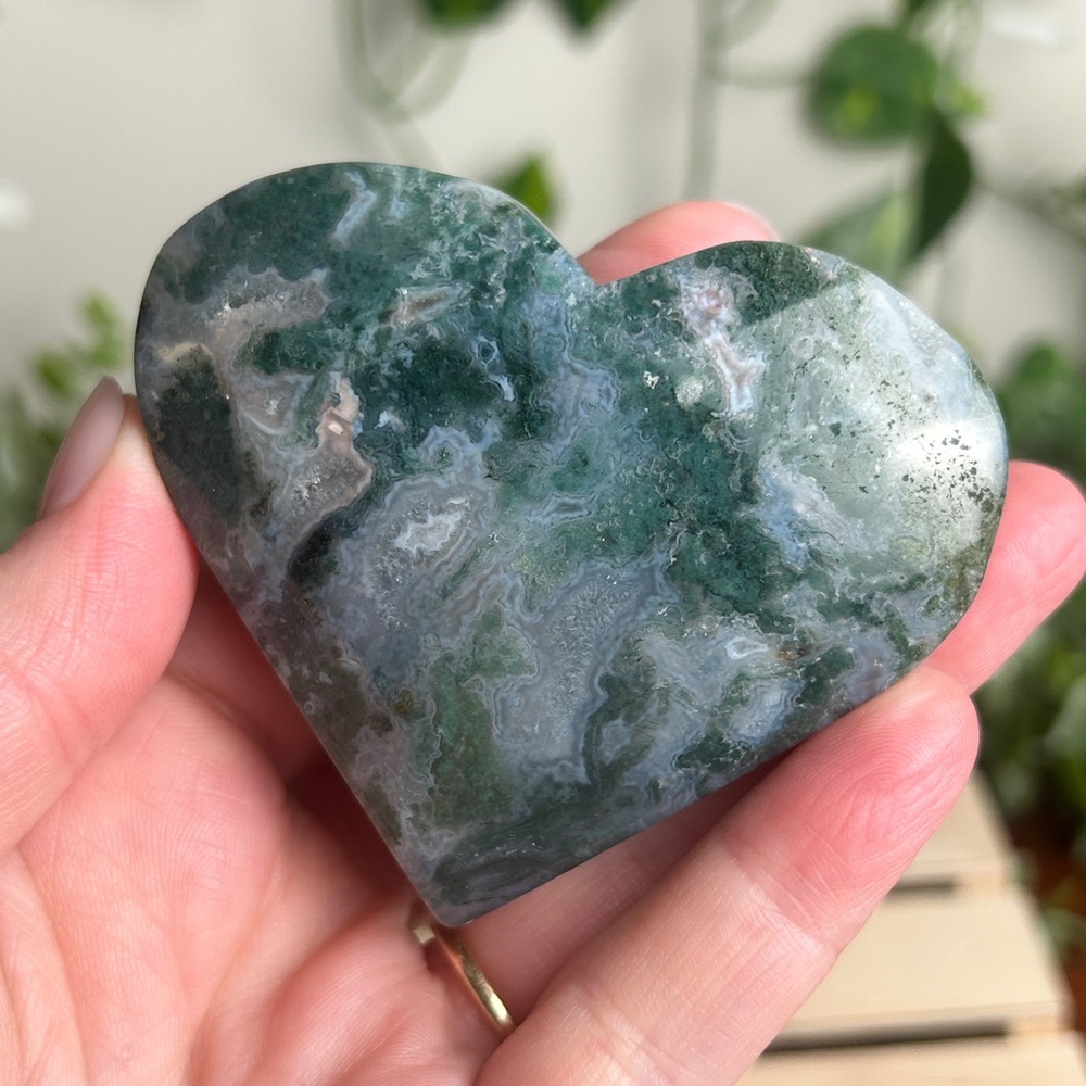 Moss Agate Heart Carving A - Picture 3 of 3